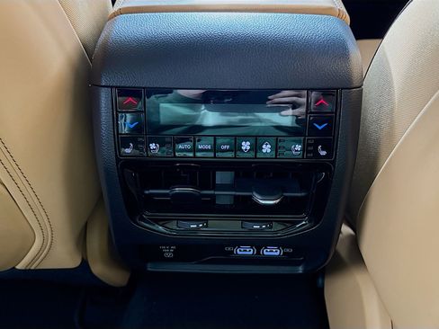 Used 2022 Jeep Grand Cherokee Summit image 7