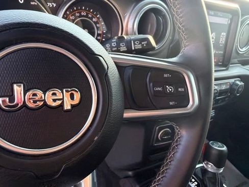 Used 2018 Jeep Wrangler Unlimited Sahara AWD/4WD image 13
