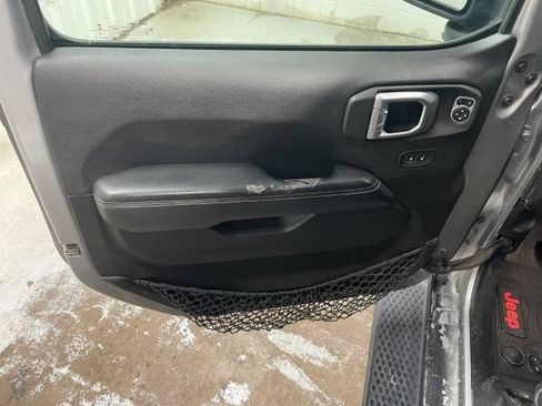 Used 2019 Jeep Wrangler Unlimited Sahara AWD/4WD image 15