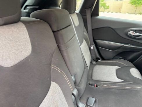 Used 2016 Jeep Cherokee Sport image 20