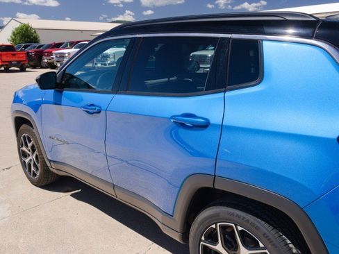 Used 2025 Jeep Compass Limited AWD/4WD image 8