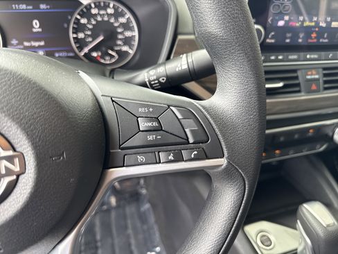 Used 2025 Nissan Altima 2.5 SV FWD image 19