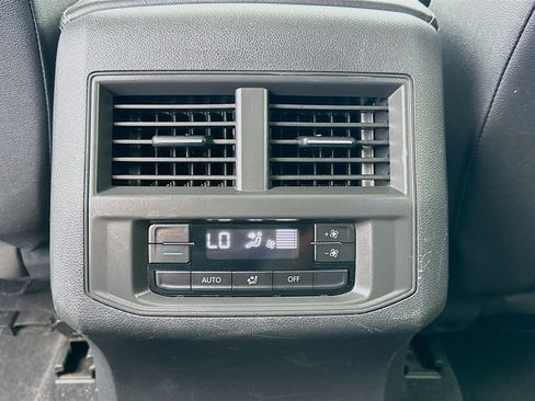 Used 2023 Volkswagen Atlas SE w/ Panoramic Sunroof Package FWD image 17