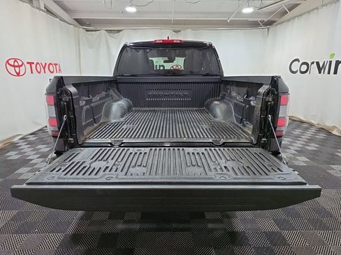 Used 2024 Nissan Frontier SV image 6