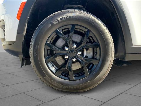 Used 2024 Jeep Grand Cherokee L Laredo image 17
