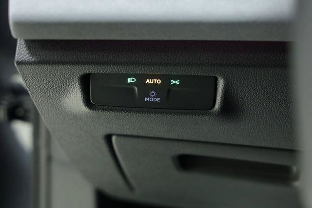 New 2026 Volkswagen Tiguan SE R-Line FWD image 28