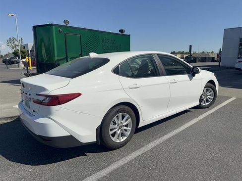 Used 2025 Toyota Camry LE AWD/4WD image 32