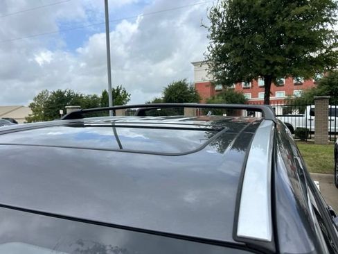 Used 2024 Toyota Highlander XLE AWD/4WD image 9