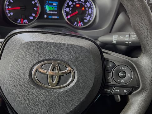 Used 2021 Toyota RAV4 LE image 20