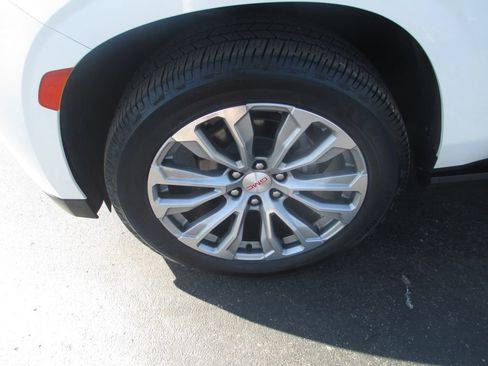 Used 2021 GMC Yukon Denali w/ Denali Premium Package AWD/4WD image 16