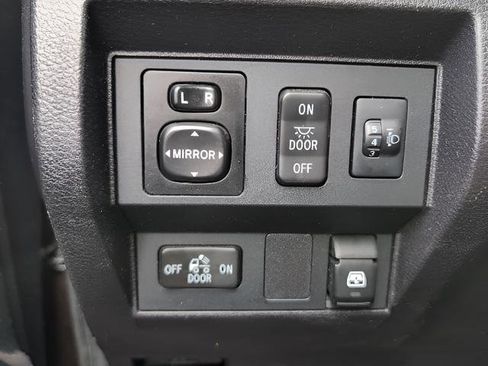 Used 2014 Toyota Tundra Limited w/ Limited Premium Package AWD/4WD image 17