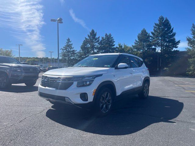 Used 2025 Kia Seltos LX AWD/4WD image 3
