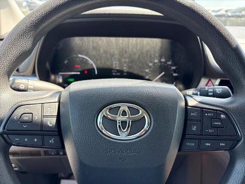 Used 2024 Toyota Sienna LE FWD image 15