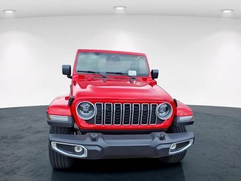 Used 2025 Jeep Wrangler Unlimited Sahara AWD/4WD image 6