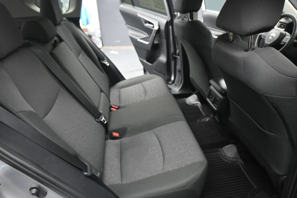 Used 2025 Toyota RAV4 XLE FWD image 19