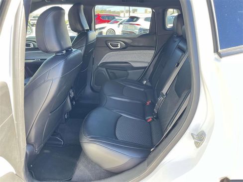 Used 2024 Jeep Compass Latitude image 24