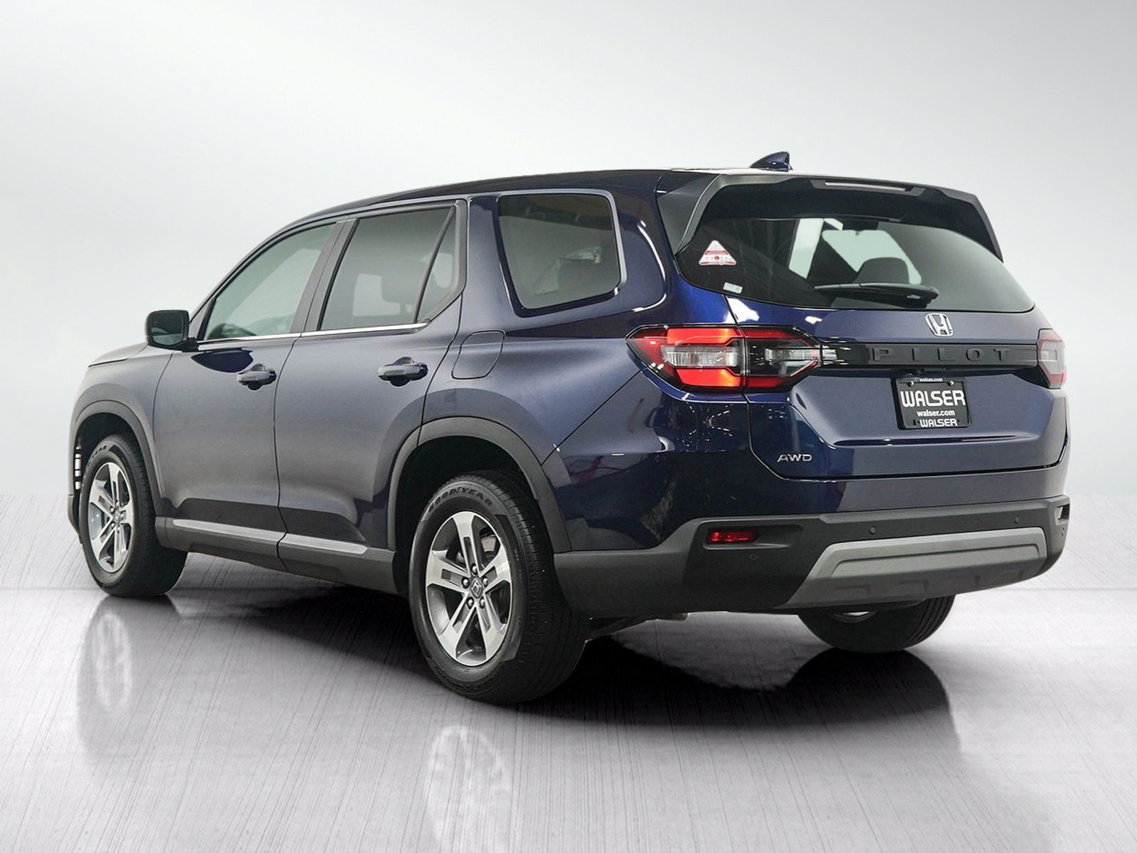Used 2025 Honda Pilot EX-L image 3