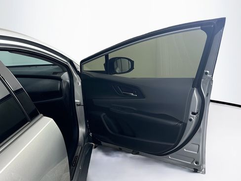 Used 2025 Toyota Prius XLE image 38