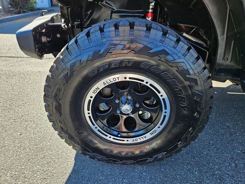 Used 2020 Jeep Gladiator Sport w/ Quick Order Package 24S image 9