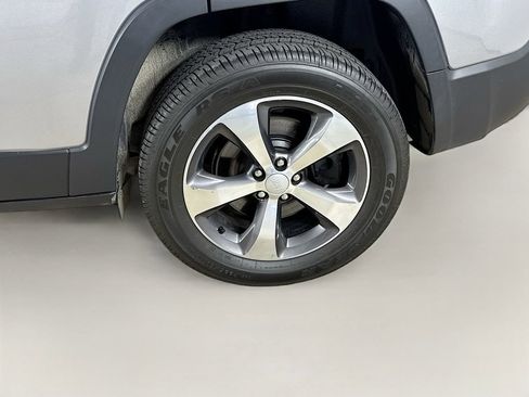 Used 2019 Jeep Cherokee Limited AWD/4WD image 26