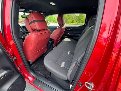 Used 2017 Toyota Tacoma TRD Off-Road w/ Tow Package (A/T) AWD/4WD image 13