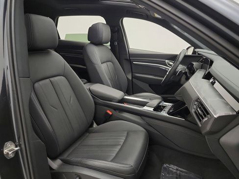 Used 2023 Audi e-tron Premium Plus w/ Premium Plus Package AWD/4WD image 18
