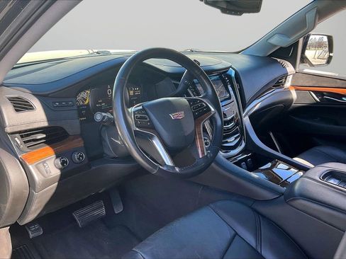 Used 2015 Cadillac Escalade Luxury image 21