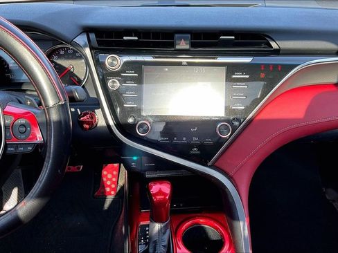 Used 2018 Toyota Camry XSE image 11