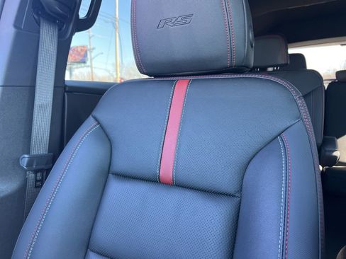 Used 2024 Chevrolet Traverse RS image 29