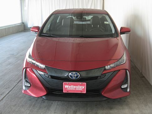 Used 2017 Toyota Prius Prime Advanced image 4