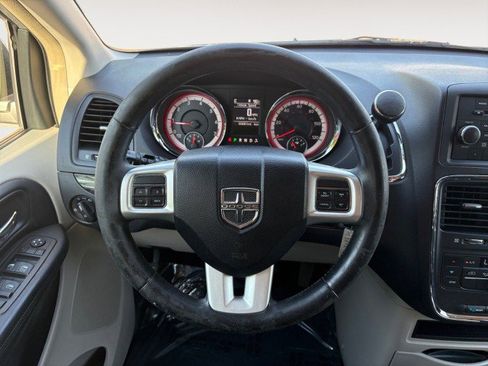 Used 2012 Dodge Grand Caravan Crew FWD image 8