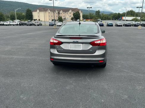 Used 2012 Ford Focus SE w/ Interior Protection Pkg FWD image 9