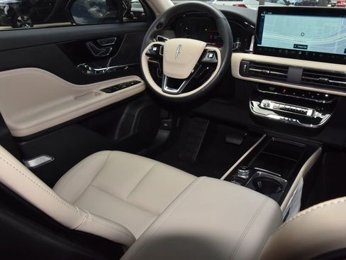 New 2026 Lincoln Corsair Premiere FWD image 15