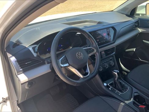Used 2022 Volkswagen Taos SE FWD image 18