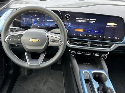 New 2026 Chevrolet Equinox EV LT image 16