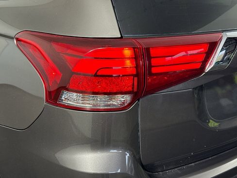 Used 2016 Mitsubishi Outlander GT image 34