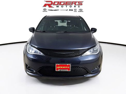 Certified 2020 Chrysler Pacifica Touring w/ S Appearance Package image 2