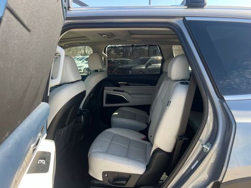 Used 2025 Kia Telluride SX w/ SX Captain's Chair Package image 20