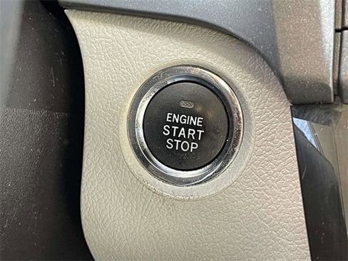 Used 2020 Toyota Sienna LE w/ LE Preferred Package image 27