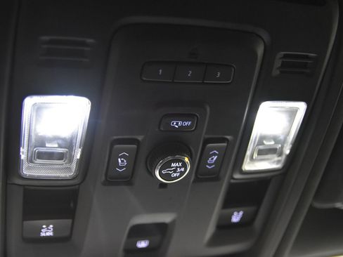 Used 2021 GMC Yukon SLT w/ SLT Luxury Plus Package RWD image 33