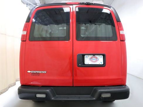 Used 2016 Chevrolet Express 3500 RWD image 15
