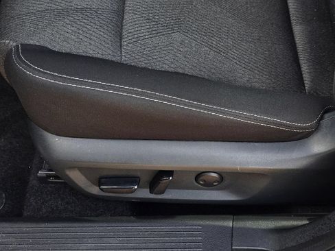 Used 2025 Nissan Rogue SV FWD image 30