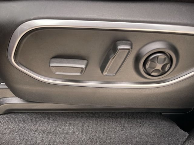 Used 2025 Jeep Wagoneer L 4WD image 12