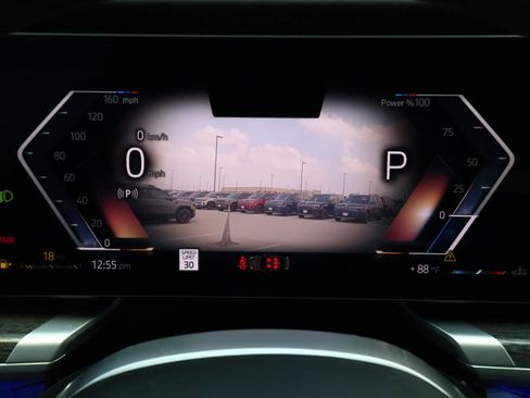 Used 2023 BMW 760i xDrive w/ Executive Package image 31