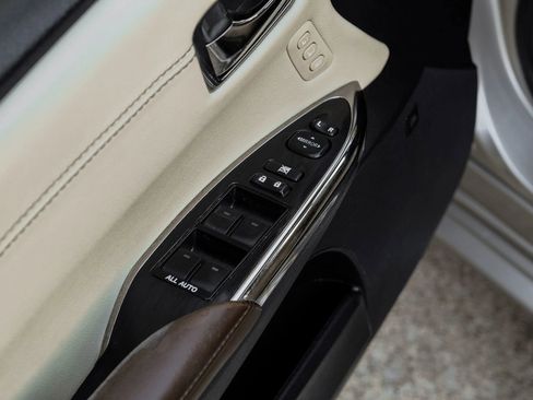 Used 2015 Toyota Avalon Limited image 49