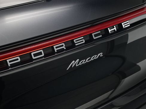 Used 2025 Porsche Macan AWD/4WD image 30