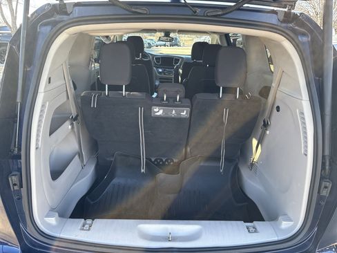 Used 2017 Chrysler Pacifica Touring Plus w/ Tire & Wheel Group image 12