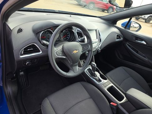 Used 2017 Chevrolet Cruze LT w/ Convenience Package image 9