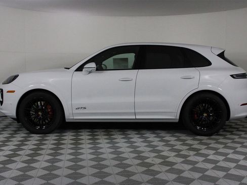 New 2026 Porsche Cayenne GTS image 2
