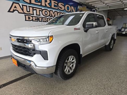 Used 2024 Chevrolet Silverado 1500 LT w/ Z71 Off-Road Package AWD/4WD image 1